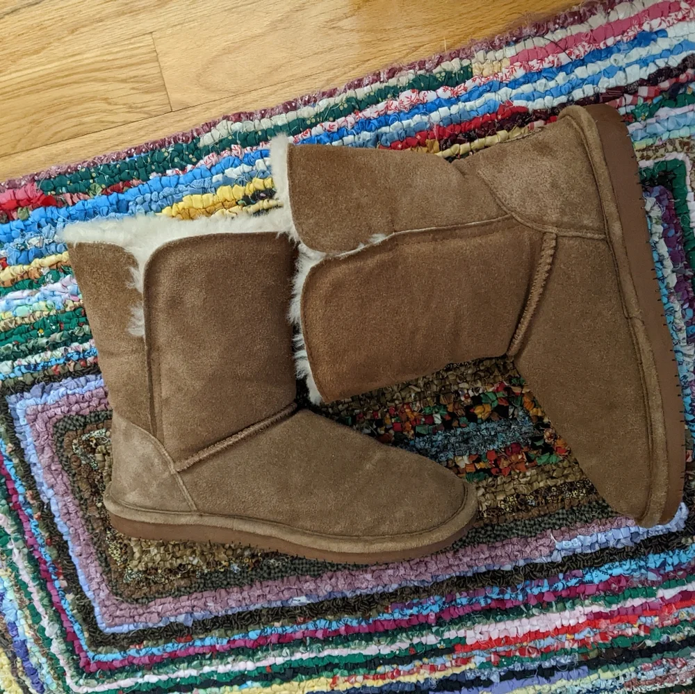 Bear Paw Tan Women's Suede Boots size 9 with sheepskin lining